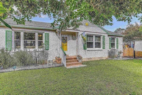 214 Payne Rd House in Navy Point