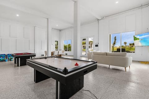 673 White Sands Retreat- Bay Views, Pool, Elevator home House in Estero Island