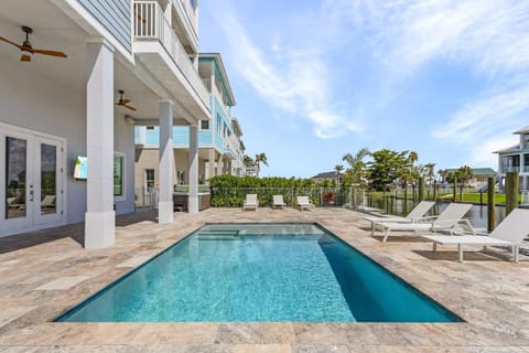 673 White Sands Retreat- Bay Views, Pool, Elevator home House in Estero Island