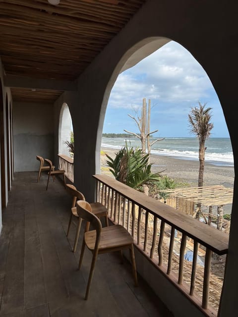 Day, Natural landscape, Balcony/Terrace, Living room, Seating area, Beach, Sea view