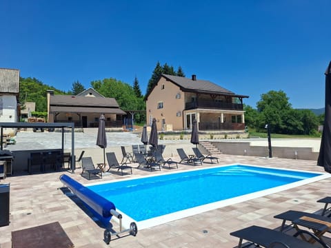 Property building, Patio, Day, Pool view, Swimming pool, sunbed
