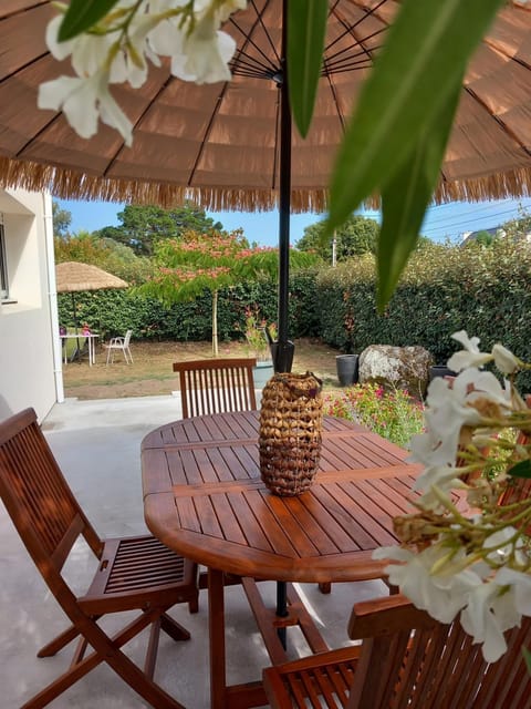 Patio, Garden, Dining area