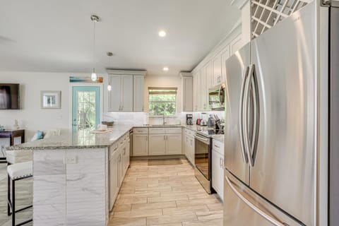 1 Block to Beach, Patio Updated St Augustine Home House in Saint Augustine Beach