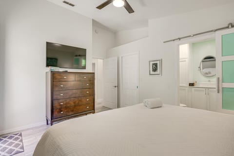 1 Block to Beach, Patio Updated St Augustine Home House in Saint Augustine Beach