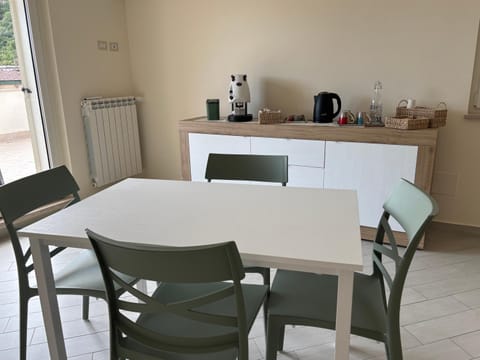 Coffee/tea facilities, internet