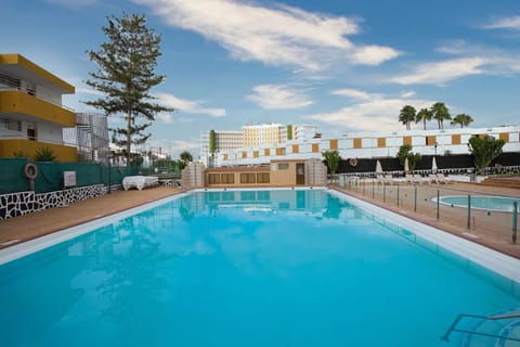 Day, Pool view, Swimming pool, sunbed