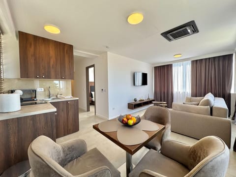 Bed, Kitchen or kitchenette, Living room, Photo of the whole room, Seating area, Dining area, Bedroom