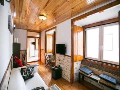 Communal lounge/ TV room, TV and multimedia, Living room, Seating area