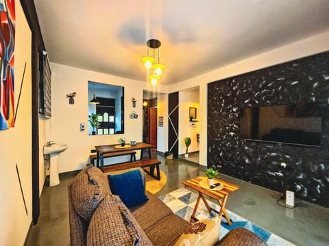 Communal lounge/ TV room, TV and multimedia, Living room, Seating area, Dining area, Evening entertainment