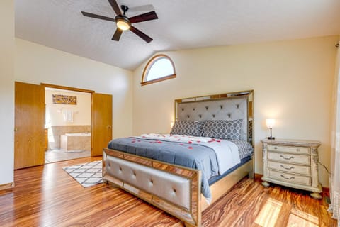 Families Welcome Lake-View Home, 2 Mi to Gahanna! House in Gahanna