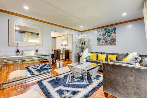 Families Welcome Lake-View Home, 2 Mi to Gahanna! House in Gahanna