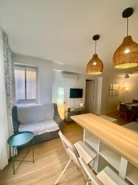 TV and multimedia, Living room, Photo of the whole room, Seating area, Dining area, Evening entertainment