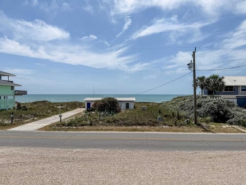 7 Seas Ocean Breeze Sleeps Kitchens St George Island Pet Friendly Family House in Saint George Island