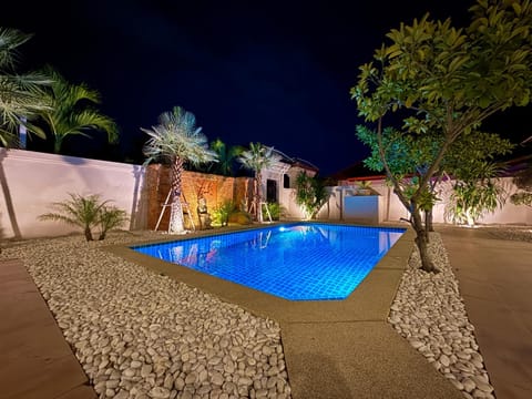 Night, Pool view