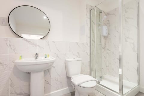 Smart 1 Bedroom Apartment in Bradford with Parking Apartment in Bradford