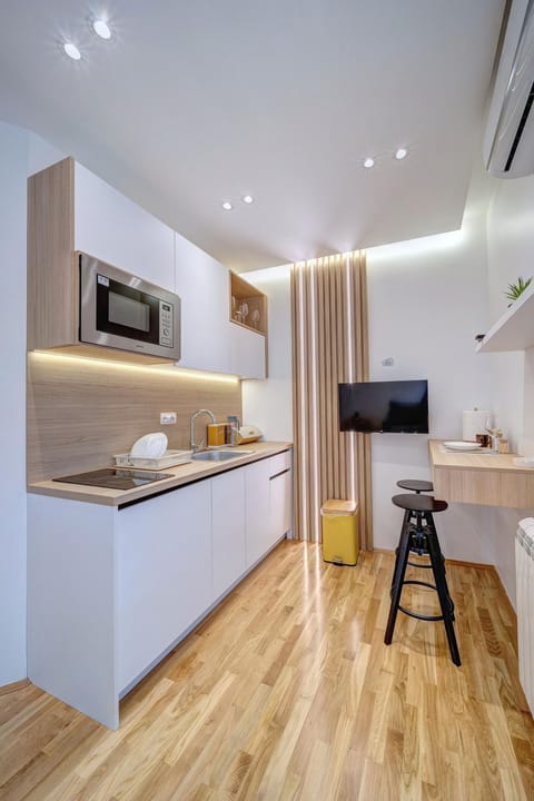 TV and multimedia, Kitchen or kitchenette, stove, toaster