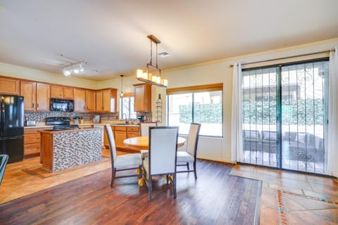 Southwestern Chic! Tucson Retreat with Private Patio House in Catalina Foothills