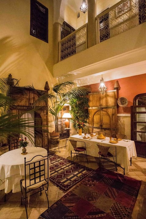 Property building, Restaurant/places to eat