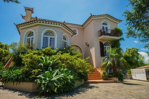 Property building, Garden