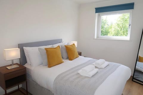 Spacious 2 Bed Apartment Near Glasgow Airport Apartment in Paisley