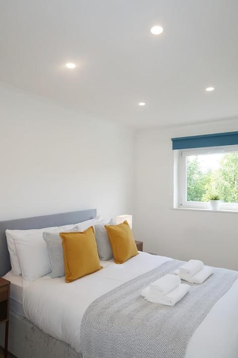 Spacious 2 Bed Apartment Near Glasgow Airport Apartment in Paisley