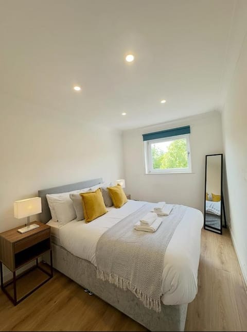 Spacious 2 Bed Apartment Near Glasgow Airport Apartment in Paisley