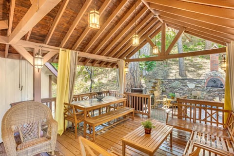 Forest Views and Fire Pit! Cozy Cabin in Crestline Cabin in Crestline