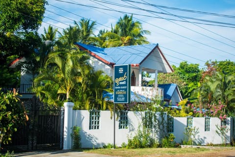 Property building, Day, Street view