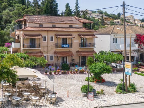 Neighbourhood, Garden view, Location