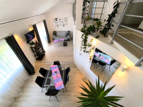 TV and multimedia, Living room, Seating area, Dining area, Evening entertainment