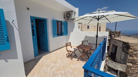 Property building, Balcony/Terrace, Balcony/Terrace