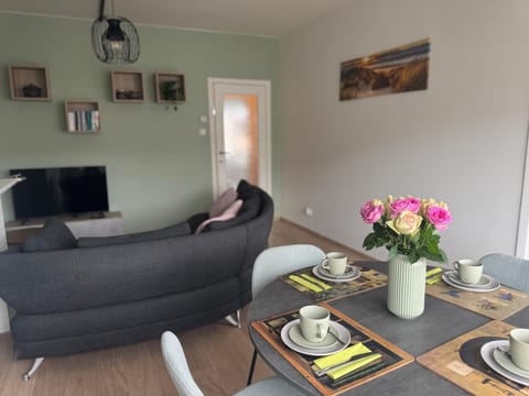 TV and multimedia, Living room, Dining area