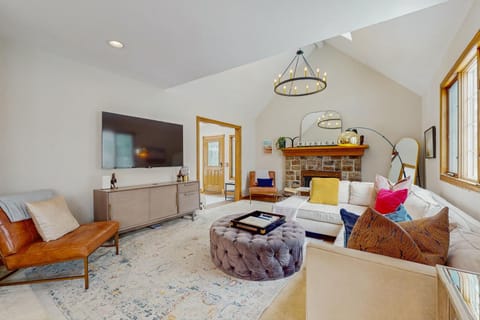 Kalamazoo River Retreat House in Saugatuck