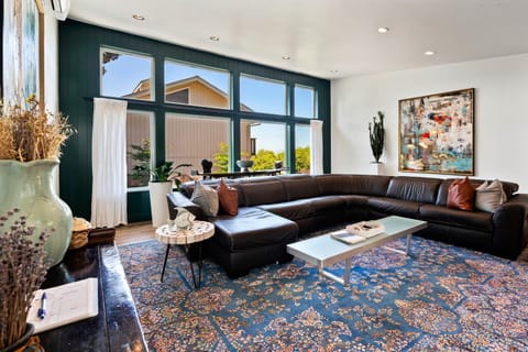 Pacific Horizon Escape House in Devils Lake