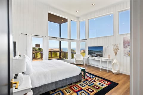 Pacific Horizon Escape House in Devils Lake