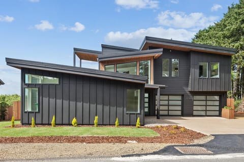 Pacific Horizon Escape House in Devils Lake