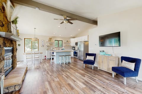 Rome Retreat- Steps from Beach & Golf House in Wisconsin