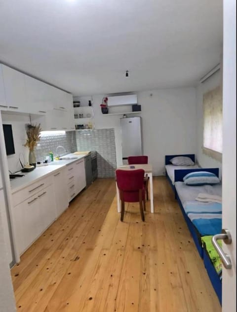 Bed, Kitchen or kitchenette, Photo of the whole room, Bedroom