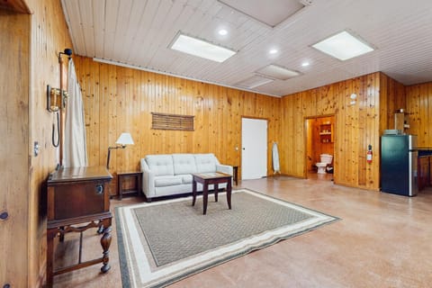 Woodland Getaway Hotel in Covert