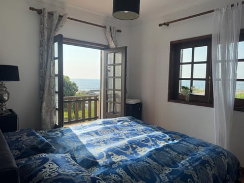 Casa de Praia House in Vila Praia de Ancora