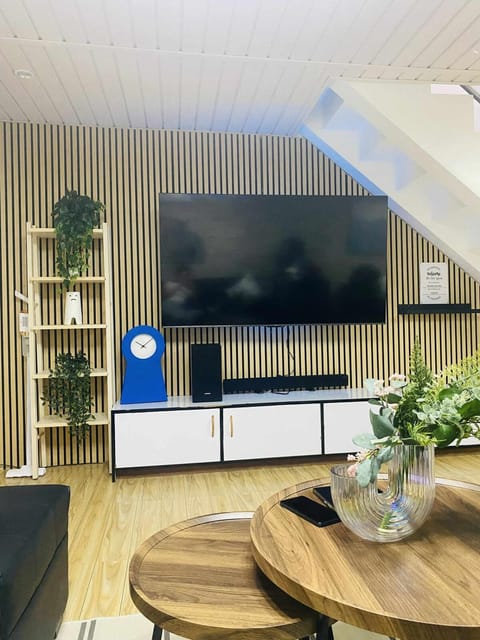 Communal lounge/ TV room, TV and multimedia, Evening entertainment, Evening entertainment