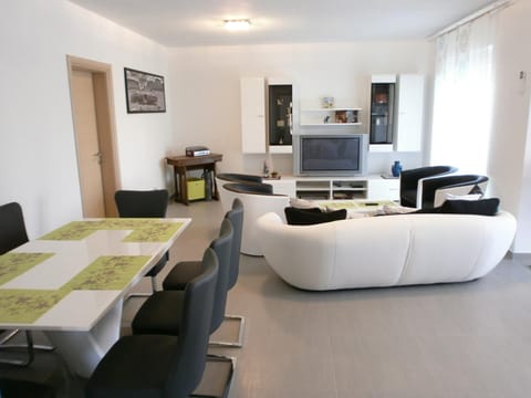 Communal lounge/ TV room, Living room