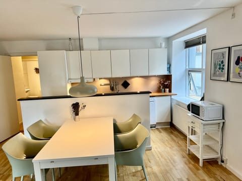 Central lejlighed med tag-terrasse Apartment in Aarhus