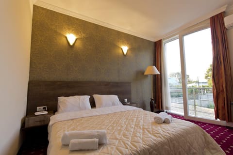 Day, Photo of the whole room