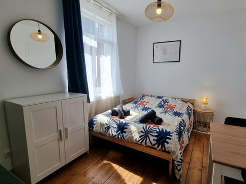 Bed, Photo of the whole room, wardrobe