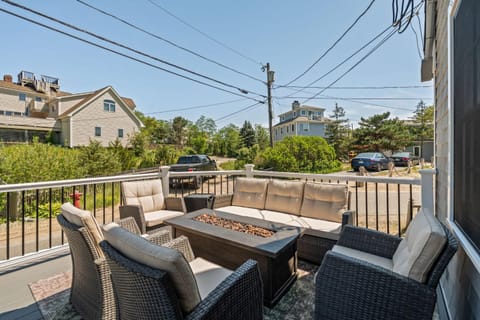 Beach Plum Cottage Steps to Beach Loft AC House in Newburyport