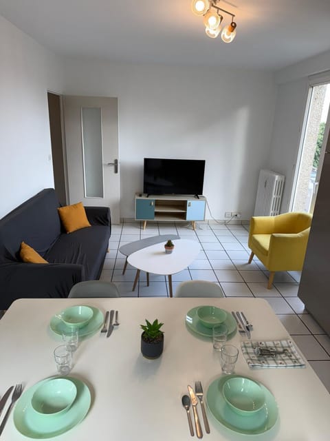 Spacious, bright 4 bedroom, 80 m2 Apartment in Normandy