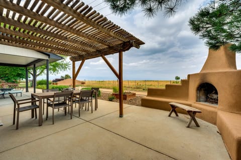 Mtn-View Home with Pickleball Court in Louisville! House in Louisville