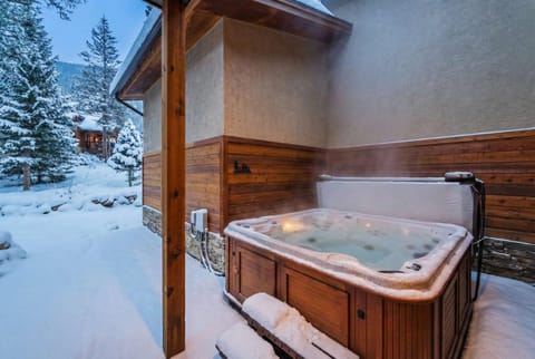 Blue River Escape Hot Tub Views and Game Room House in Blue River