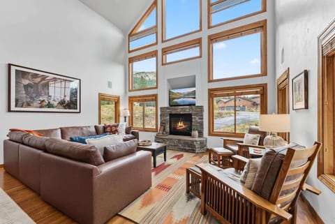 Blue River Escape Hot Tub Views and Game Room House in Blue River